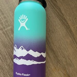 NEW Hydro Flask Purple Stainless Steel Bottle, NWOT